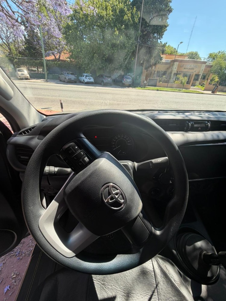 Toyota Hilux — foto 7